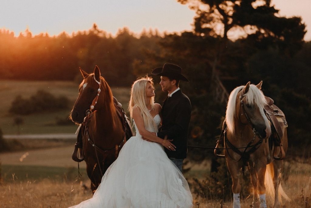 hochzeitsfotos-mit-pferden-hochzeitsfotograf-toscana-schwarzwald-after-wedding-shooting-mit-pferden