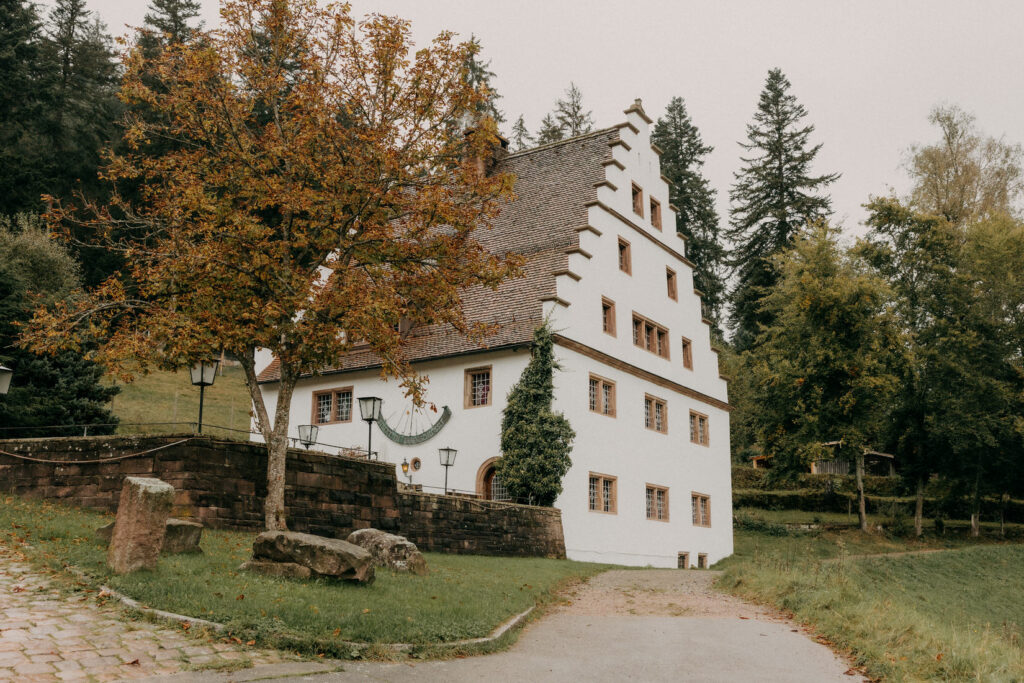 Getting-Ready im Herrenhaus gegenüber von der Eventlocation Bärenschlössle–Übernachtung für Brautpaare direkt an der Location.
