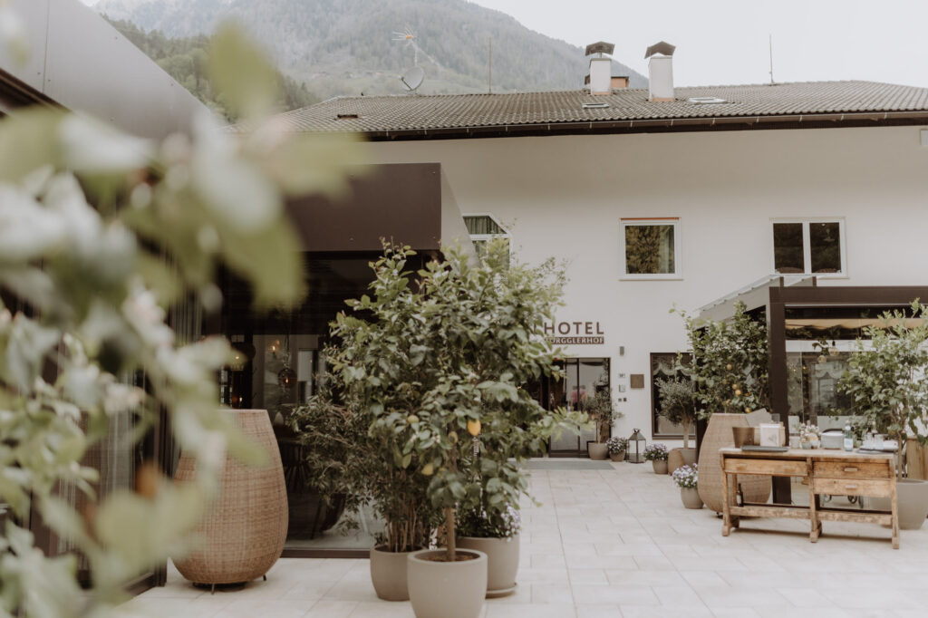 Hochzeitsfotograf Südtirol. Farmhouse Togglerhof für dein intimes Elopement am Berg.